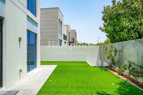 Снять в аренду виллу в Sun, Arabian Ranches 3, Дубай: 4 спальни, 225.47558100м², № 69163 - фото 4