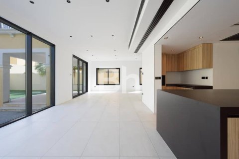Villa in Jumeirah Park, Dubai 4 bedrooms, 561 sq.m. № 22973 - photo 6