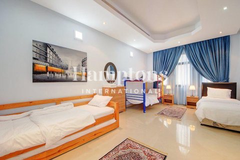 Снять в аренду виллу в Emirates Hills, Дубай: 7 спален, 1723.71947491м², № 111371 - фото 21