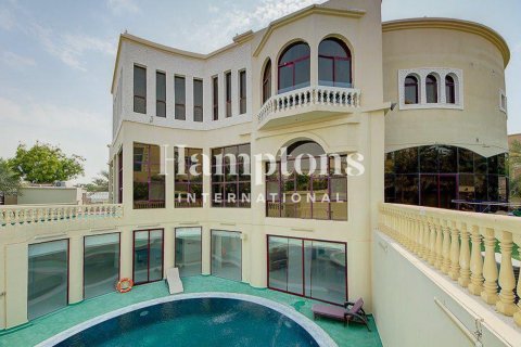 Вилла в Emirates Hills, Дубай, 7 спален, 1723.72м², № 111371