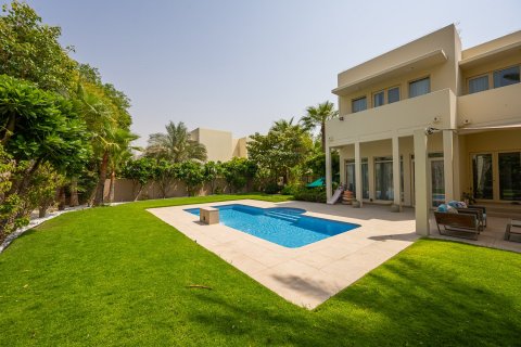 Villa in Arabian Ranches, Dubai 3 bedrooms, 329.99 sq.m. № 142259 - photo 15