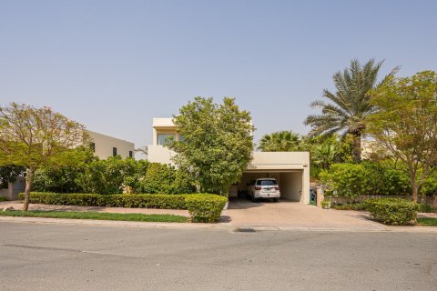 Villa in Arabian Ranches, Dubai 3 bedrooms, 329.99 sq.m. № 142259 - photo 14