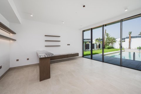 Villa in Tilal Al Ghaf, Dubai 6 bedrooms, 81.1 sq.m. № 142260 - photo 27