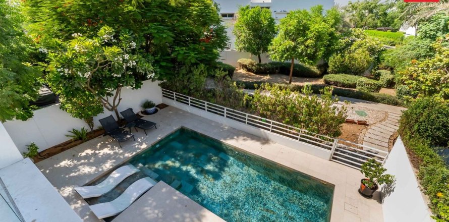 Townhouse in Dubai 4 bedrooms, 367.6 sq.m. № 114067
