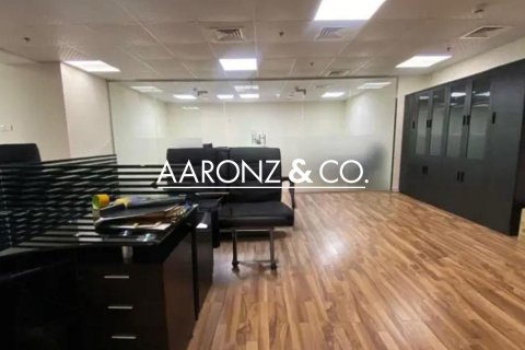 Oficina en Jumeirah Lake Towers, Dubai, 107 m², № 94470