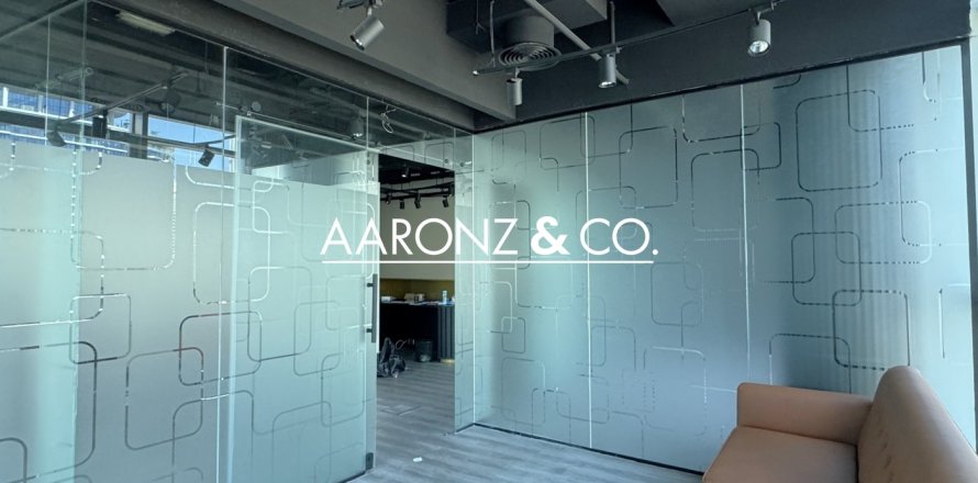 Office in Business Bay, Dubai 105 sq.m. № 94464