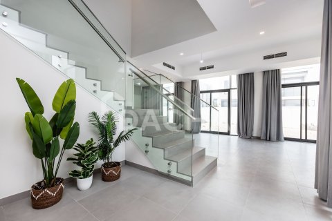 Villa in Al Furjan, Dubai 5 bedrooms, 413 sq.m. № 104901 - photo 5