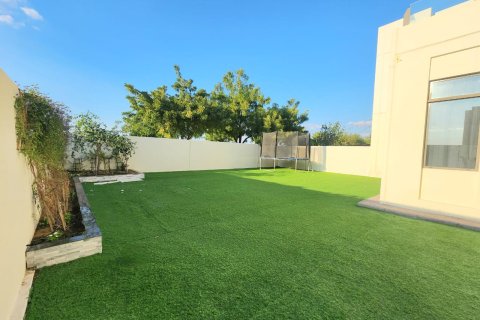 Villa en Dubai, 4 dormitorios, 401 m², № 102328 - foto 15