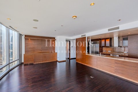 Apartment in Burj Khalifa, Dubai 3 bedrooms, 216.73526676 sq.m. № 118441 - photo 3