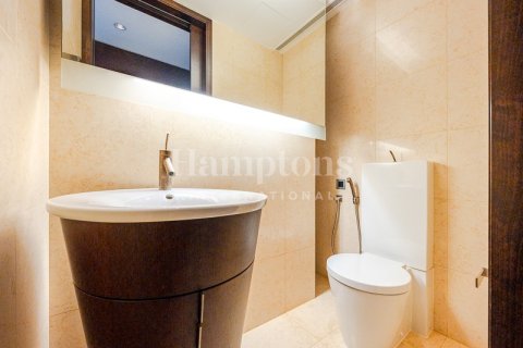 Apartment in Burj Khalifa, Dubai 3 bedrooms, 216.73526676 sq.m. № 118441 - photo 27