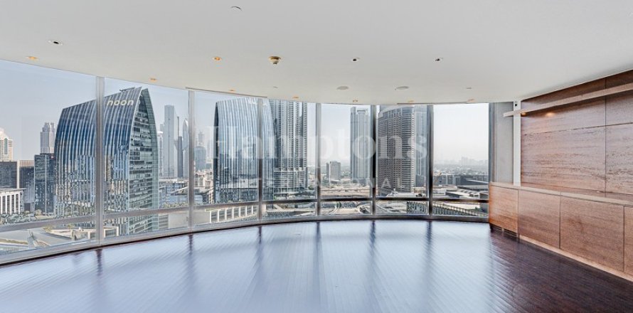 Apartment in Burj Khalifa, Dubai 3 bedrooms, 216.735 sq.m. № 118441