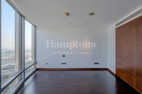 Apartment in Burj Khalifa, Dubai 3 bedrooms, 216.73526676 sq.m. № 118441 - photo 15