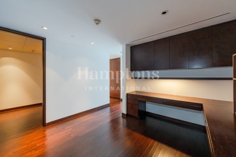 Apartment in Burj Khalifa, Dubai 3 bedrooms, 216.73526676 sq.m. № 118441 - photo 2
