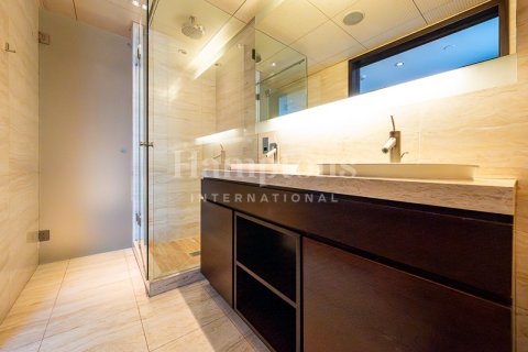 Apartment in Burj Khalifa, Dubai 3 bedrooms, 216.73526676 sq.m. № 118441 - photo 8