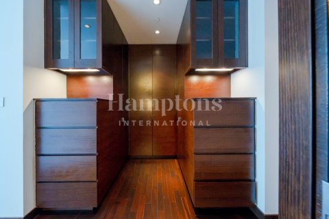 Apartment in Burj Khalifa, Dubai 3 bedrooms, 216.73526676 sq.m. № 118441 - photo 26