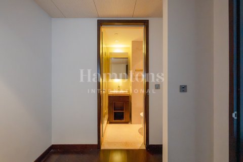 Apartment in Burj Khalifa, Dubai 3 bedrooms, 216.73526676 sq.m. № 118441 - photo 29