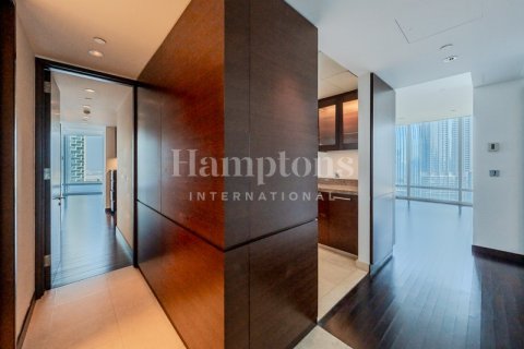 Apartment in Burj Khalifa, Dubai 3 bedrooms, 216.73526676 sq.m. № 118441 - photo 12