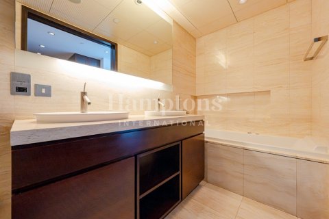 Apartment in Burj Khalifa, Dubai 3 bedrooms, 216.73526676 sq.m. № 118441 - photo 20