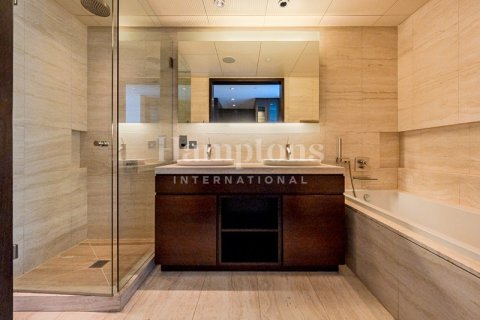 Apartment in Burj Khalifa, Dubai 3 bedrooms, 216.73526676 sq.m. № 118441 - photo 25