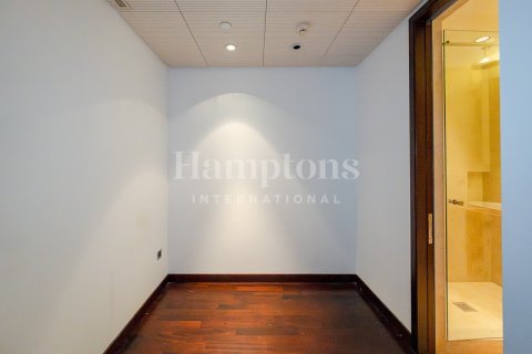 Apartment in Burj Khalifa, Dubai 3 bedrooms, 216.73526676 sq.m. № 118441 - photo 16