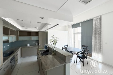 Apartment in Downtown Dubai (Downtown Burj Dubai), Dubai 1 bedroom, 75.9 sq.m. № 42858 - photo 4