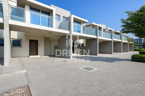 Adosado en Dubai, 3 dormitorios, 112.23 m², № 140793