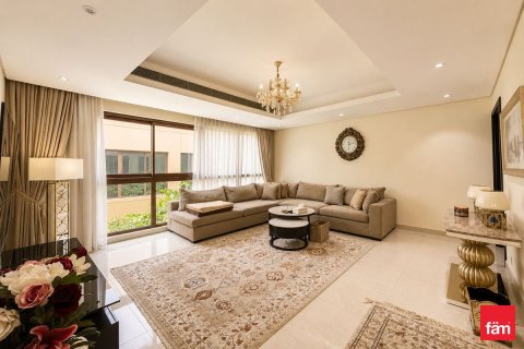 Купить виллу в Meydan, Дубай: 4 спальни, 307.5м², № 109816 - фото 2
