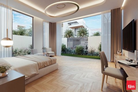Villa en Dubai, 5 dormitorios, 790.1 m², № 72216 - foto 2