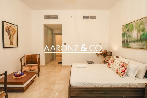 Apartment in KG Tower, Dubai Marina, Dubai 3 bedrooms, 257 sq.m. № 94549 - photo 11