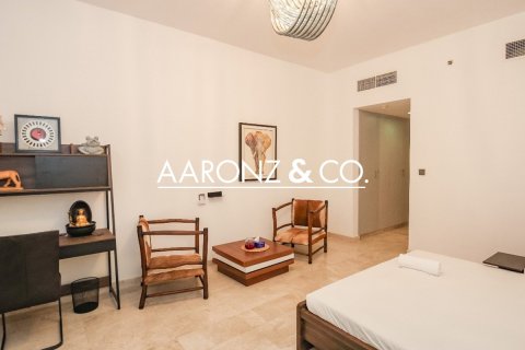 Apartment in KG Tower, Dubai Marina, Dubai 3 bedrooms, 257 sq.m. № 94549 - photo 15