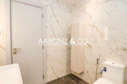 Apartment in KG Tower, Dubai Marina, Dubai 3 bedrooms, 257 sq.m. № 94549 - photo 25