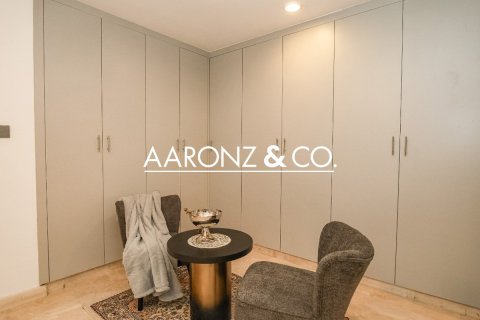 Apartment in KG Tower, Dubai Marina, Dubai 3 bedrooms, 257 sq.m. № 94549 - photo 13