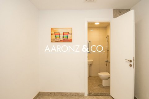 Apartment in KG Tower, Dubai Marina, Dubai 3 bedrooms, 257 sq.m. № 94549 - photo 21