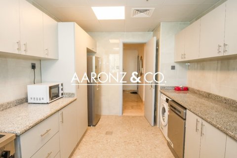 Apartment in KG Tower, Dubai Marina, Dubai 3 bedrooms, 257 sq.m. № 94549 - photo 20