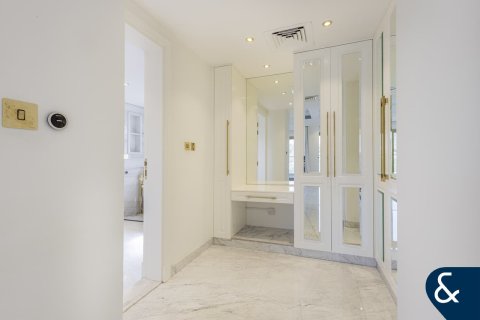 Villa en Jumeirah Islands, Dubai, 4 dormitorios, 557 m², № 79131 - foto 10