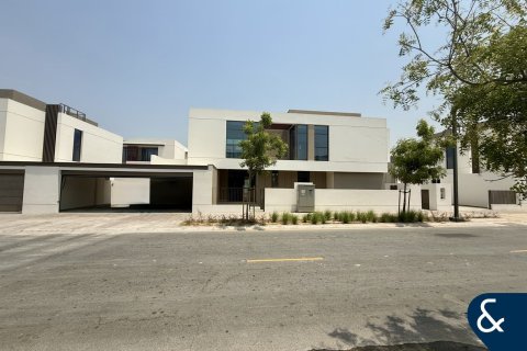 Villa en Al Furjan, Dubai, 4 dormitorios, 402 m², № 79130 - foto 1