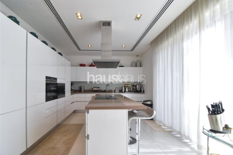 Villa en Al Barari, Dubai, 4 dormitorios, 693 m², № 44749 - foto 2