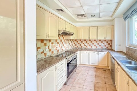 Townhouse in Dubai Sports City, Dubai 4 bedrooms, 232 sq.m. № 44753 - photo 4