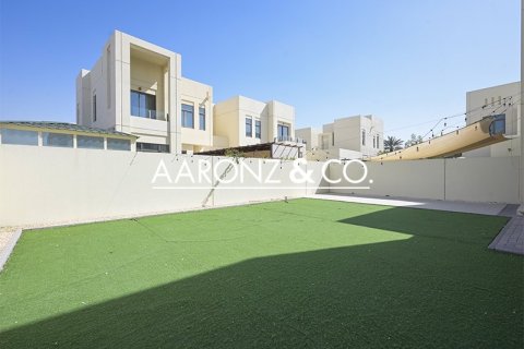 Townhouse in Mira Oasis 2, Reem, Dubai 4 bedrooms, 343 sq.m. № 89086 - photo 23