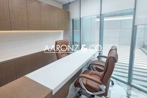 Office in Jumeirah Lake Towers, Dubai 107 sq.m. № 89090 - photo 4