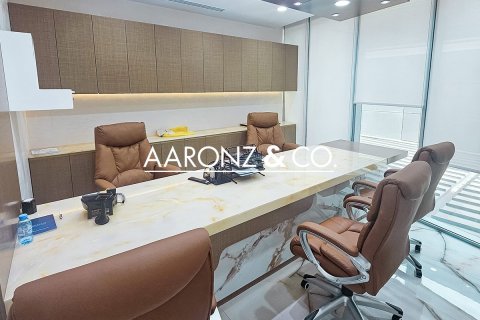 Bureau à Jumeirah Lake Towers, Dubai, 107 m², № 89090 - photo 7
