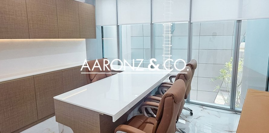 Office in Jumeirah Lake Towers, Dubai 107 sq.m. № 89090