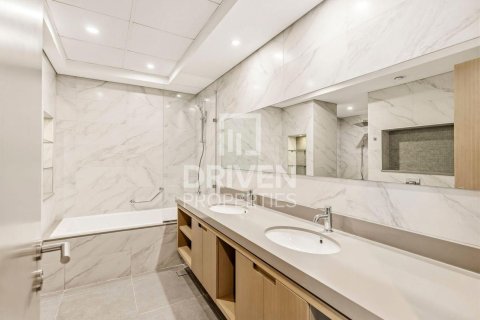 Apartment in Al Satwa, Dubai 2 bedrooms, 179.95 sq.m. № 128191 - photo 17