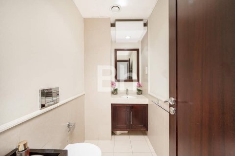 Apartment in The Views, Dubai 3 bedrooms, 183 sq.m. № 56824 - photo 16