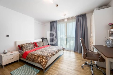 Apartment in The Views, Dubai 3 bedrooms, 183 sq.m. № 56824 - photo 14