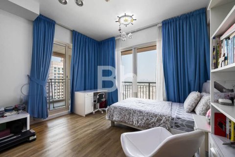Apartment in The Views, Dubai 3 bedrooms, 183 sq.m. № 56824 - photo 9
