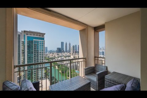 Apartment in The Views, Dubai 3 bedrooms, 183 sq.m. № 56824 - photo 2
