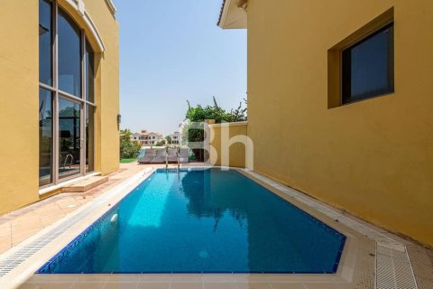 Villa in Palm Jumeirah, Dubai 4 bedrooms, 465 sq.m. № 21611 - photo 15