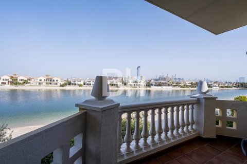 Villa in Palm Jumeirah, Dubai 4 bedrooms, 465 sq.m. № 21611 - photo 22