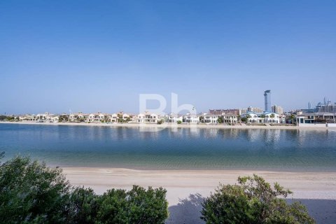 Villa in Palm Jumeirah, Dubai 4 bedrooms, 465 sq.m. № 21611 - photo 2